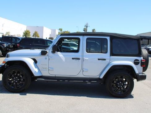 Used 2023 Jeep Wrangler Unlimited Sahara w/ Cold Weather Group AWD/4WD image 7