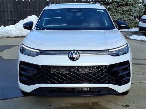 New 2026 Volkswagen Tiguan SE R-Line image 3