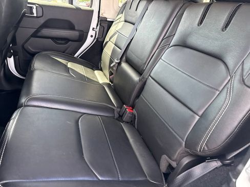 Used 2023 Jeep Wrangler Unlimited Sahara AWD/4WD image 5