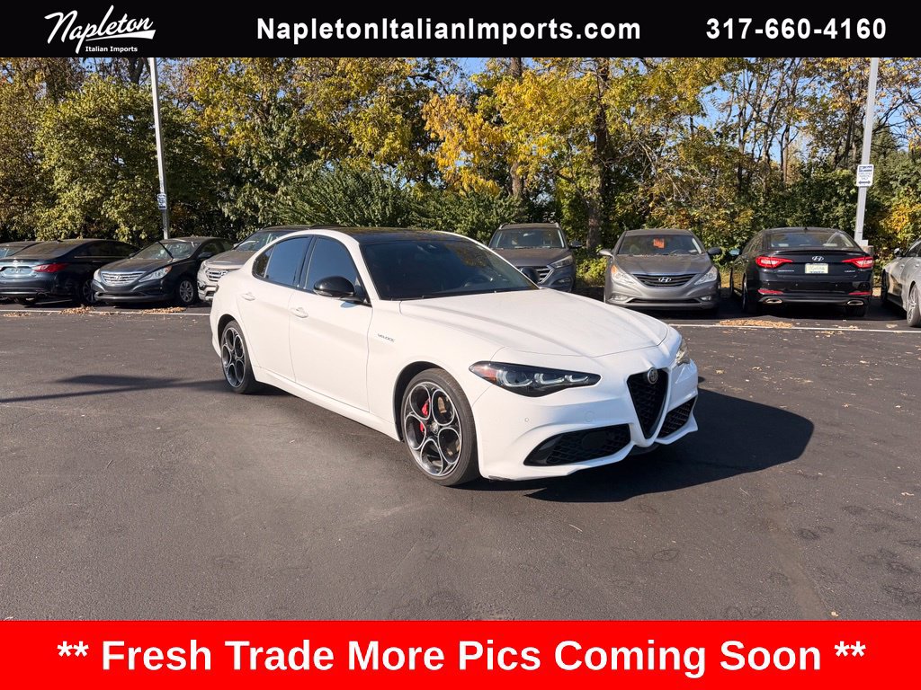 Used 2024 Alfa Romeo Giulia Veloce AWD/4WD image 1