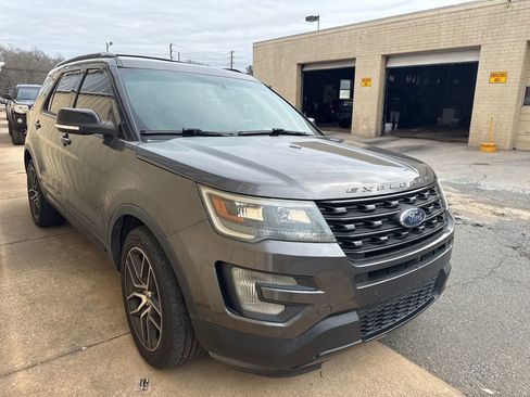 Used 2016 Ford Explorer Sport w/ Equipment Group 401A image 2