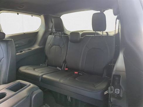 New 2025 Chrysler Pacifica Select w/ Uconnect Theater Family Group image 18