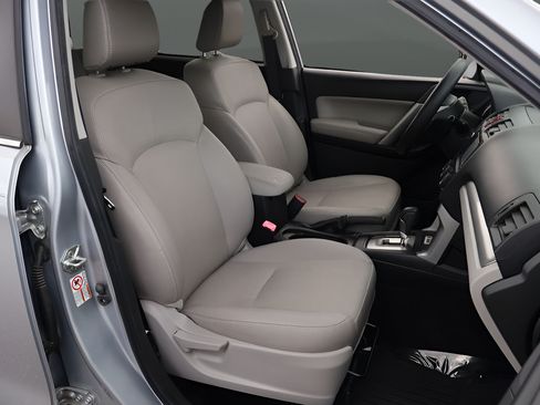 Used 2015 Subaru Forester 2.5i Limited AWD/4WD image 16