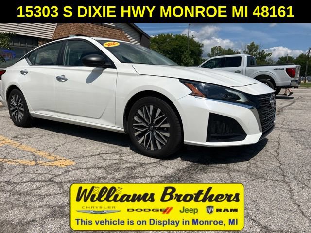Used 2025 Nissan Altima 2.5 SV FWD image 1