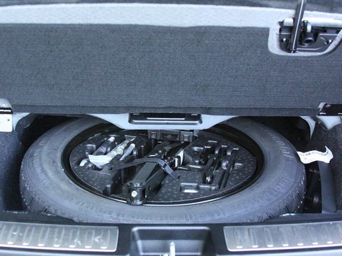 Used 2018 Mercedes-Benz GLS 550 4MATIC w/ Driver Assistance Package image 45
