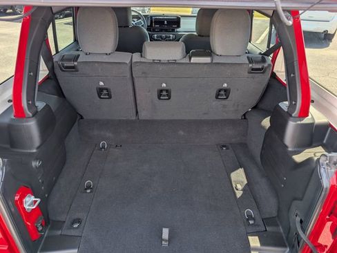 Used 2025 Jeep Wrangler Unlimited Sahara image 14