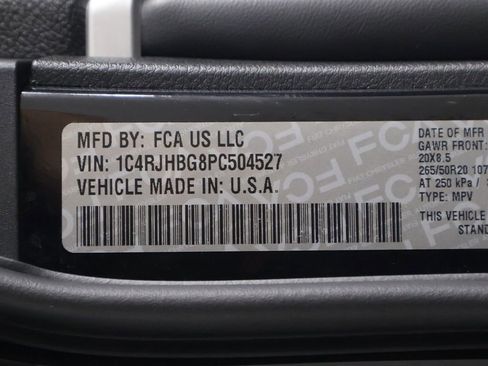 Used 2023 Jeep Grand Cherokee Limited w/ Black Appearance Package AWD/4WD image 56