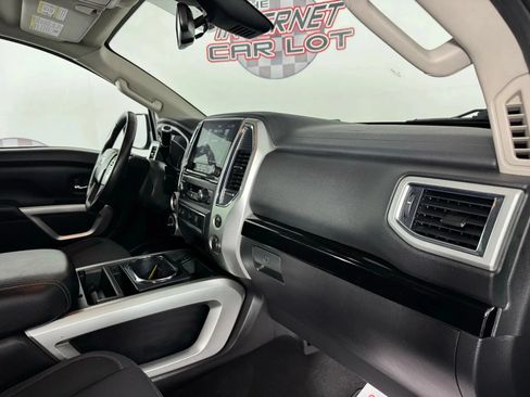 Used 2021 Nissan Titan SV w/ SV Convenience Package AWD/4WD image 12