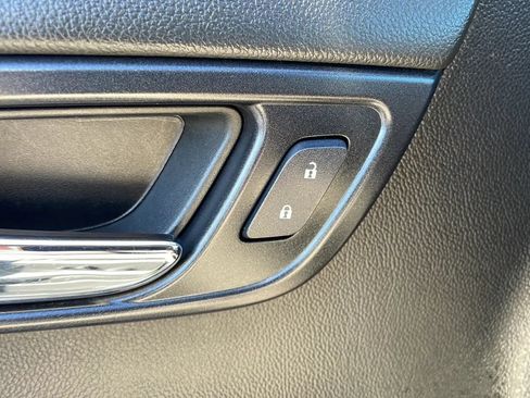 Used 2020 Chevrolet Suburban LT RWD image 28