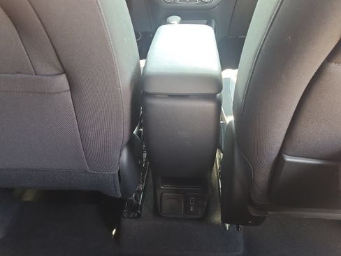 Used 2022 Chevrolet TrailBlazer LT w/ Convenience Package FWD image 21