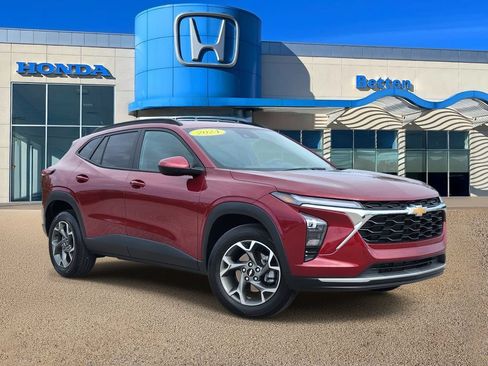 Used 2024 Chevrolet Trax LT w/ LT Convenience Package FWD image 1
