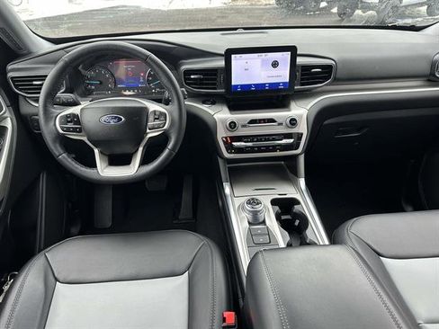 Used 2022 Ford Explorer XLT w/ Equipment Group 202A image 11