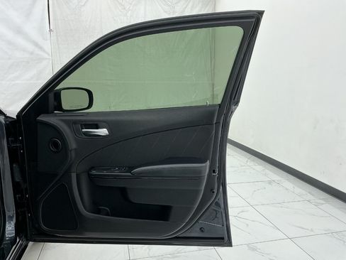 Used 2019 Dodge Charger SXT w/ Blacktop Package RWD image 19