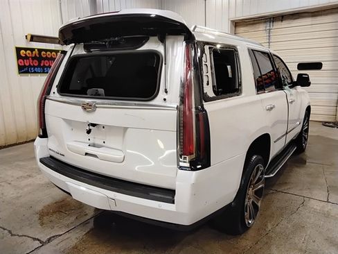 Used 2017 Cadillac Escalade Luxury AWD/4WD image 3