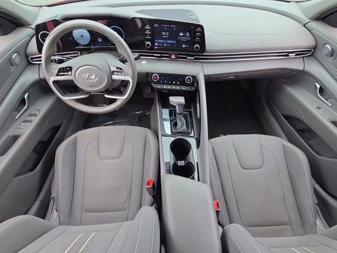Used 2022 Hyundai Elantra SEL w/ Convenience Package FWD image 13