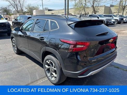 Certified 2024 Chevrolet Trax LT w/ Driver Confidence Package image 2