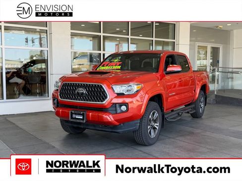 Used 2018 Toyota Tacoma TRD Sport AWD/4WD image 1