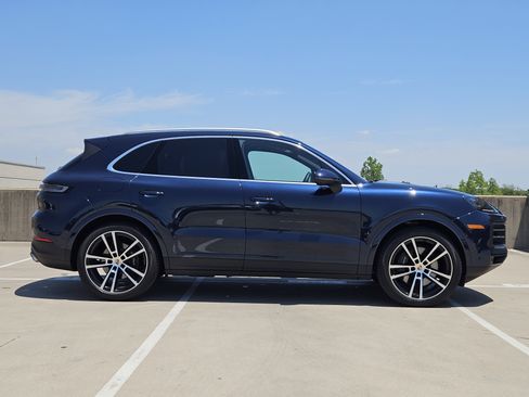 Certified 2025 Porsche Cayenne AWD/4WD image 9