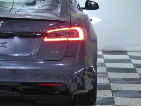 Used 2021 Tesla Model S Plaid image 31