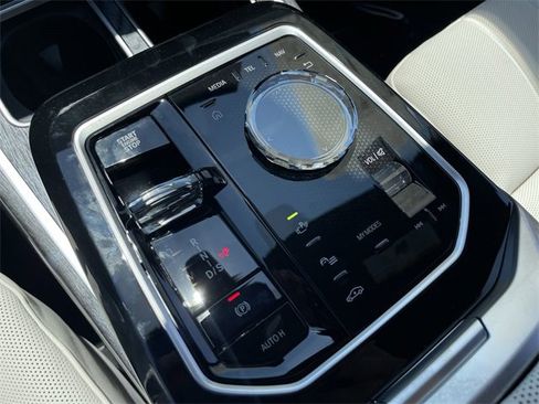 New 2025 BMW 740i image 22