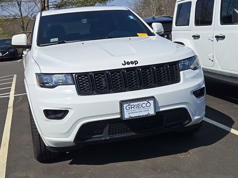 Used 2019 Jeep Grand Cherokee Altitude image 4