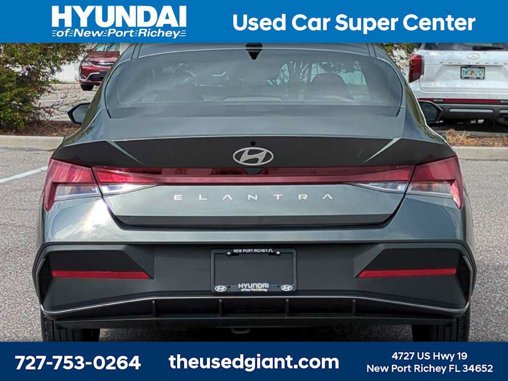 Certified 2026 Hyundai Elantra SE FWD image 4