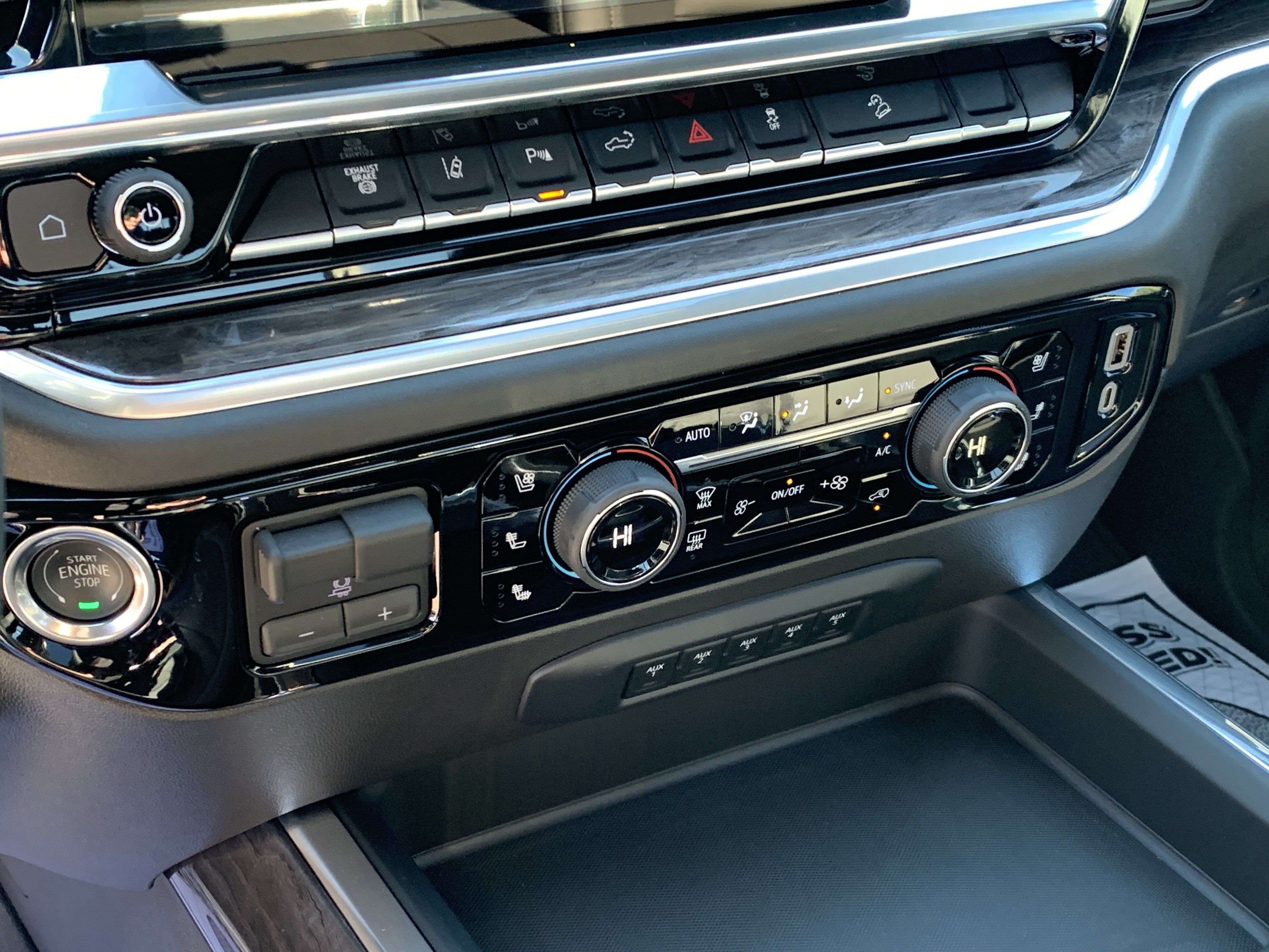 New 2025 Chevrolet Silverado 2500 LTZ w/ LTZ Premium Package AWD/4WD image 19