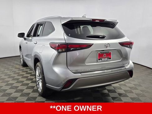 Used 2024 Toyota Highlander Platinum image 6