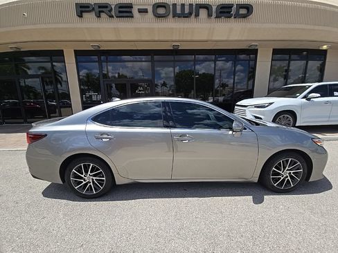 Used 2016 Lexus ES 350 w/ Luxury Package w/Wood Trim FWD image 4