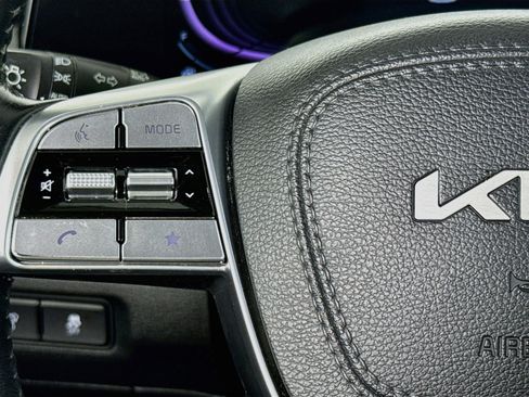 Used 2025 Kia Telluride S FWD image 11