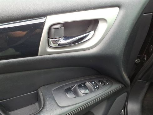 Used 2019 Nissan Pathfinder S AWD/4WD image 19