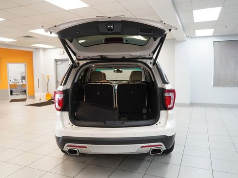 Used 2017 Ford Explorer Platinum image 10