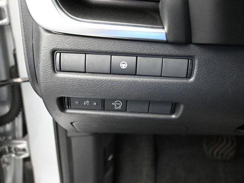 Used 2023 Nissan Rogue SV image 17