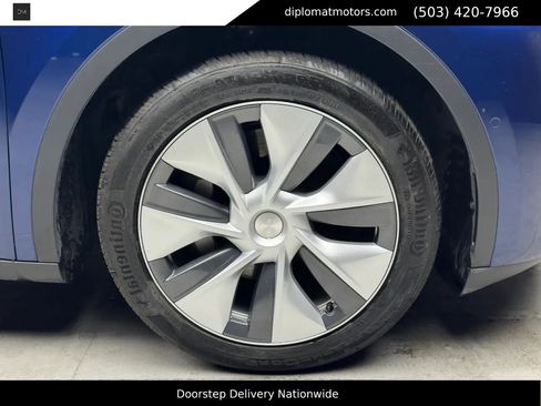 Used 2022 Tesla Model Y Long Range image 35
