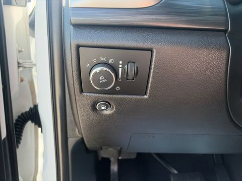 Used 2020 Jeep Grand Cherokee Laredo AWD/4WD image 31