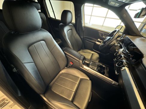 Used 2023 Mercedes-Benz GLB 250 4MATIC image 23