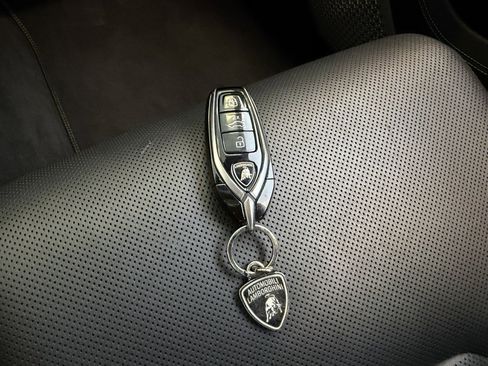 Used 2022 Lamborghini Urus image 33