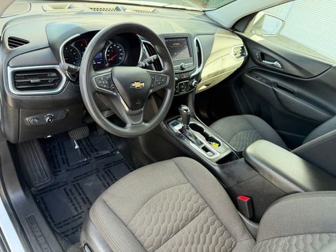 Used 2021 Chevrolet Equinox LT image 2