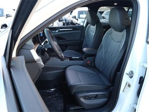 New 2026 Volkswagen Tiguan SEL R-Line image 8