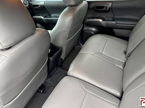 Used 2018 Toyota Tacoma TRD Sport w/ Technology Package image 14