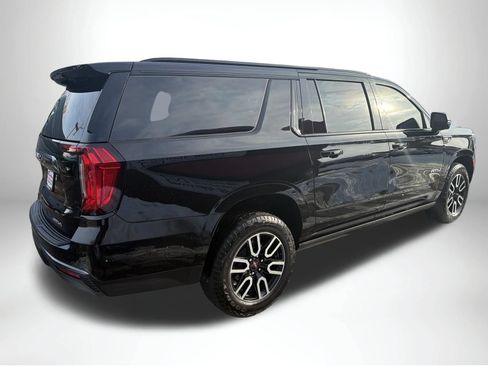 Used 2023 GMC Yukon XL AT4 w/ Technology Package AWD/4WD image 6
