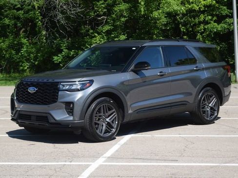 Used 2025 Ford Explorer ST-Line w/ ST-Line Street Pack AWD/4WD image 22