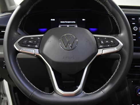 Used 2022 Volkswagen Taos SE image 16