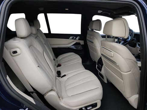 Used 2025 BMW X7 M60i image 25