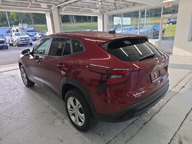 Used 2025 Chevrolet Trax LS FWD image 3