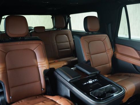Used 2021 Lincoln Navigator L Reserve w/ Luxury Package AWD/4WD image 35