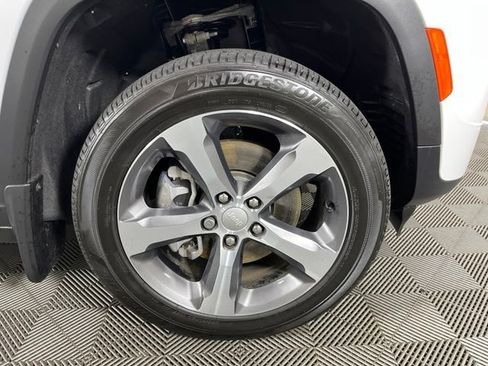 Used 2026 Jeep Grand Cherokee L Limited w/ MOPAR Finishing Package AWD/4WD image 9