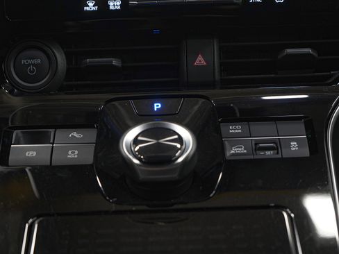 Used 2024 Toyota bZ4X XLE image 19