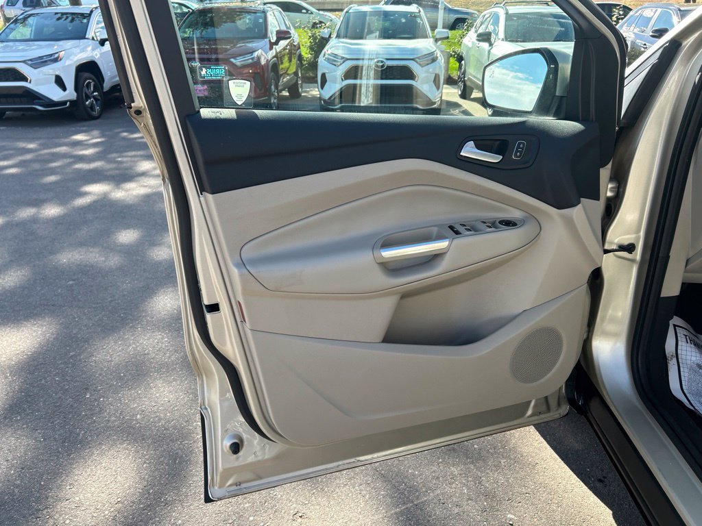 Used 2017 Ford Escape SE w/ Equipment Group 201A FWD image 21