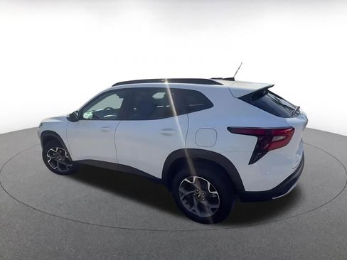 Used 2025 Chevrolet Trax LT image 9